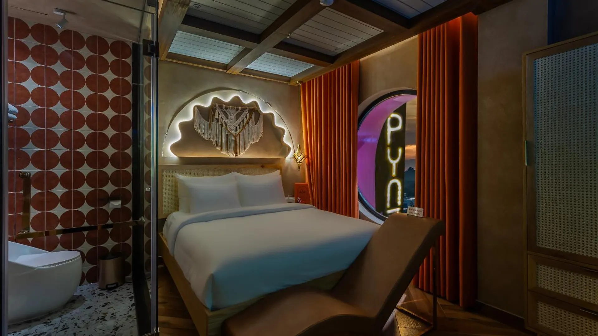 ラブホテル Pynt Hotel 2 ホーチミン市